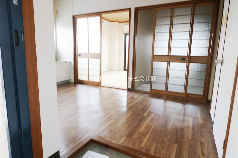 トミー弐番館 玄関