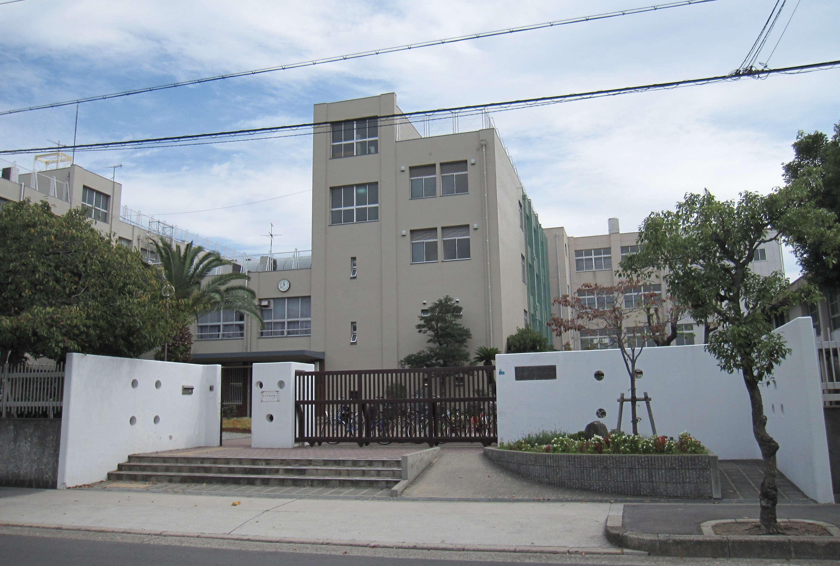 マンシオンタイラ 中学校