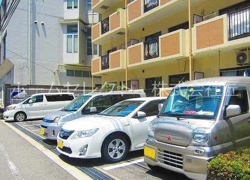 コーポエトワール 駐車場