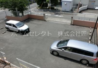 パークハイム南加賀屋 駐車場