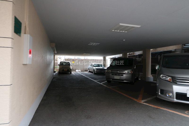 トミー弐番館 駐車場