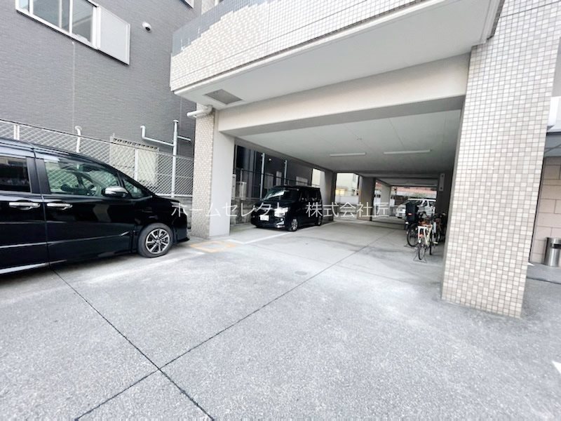 アーデント北加賀屋 駐車場