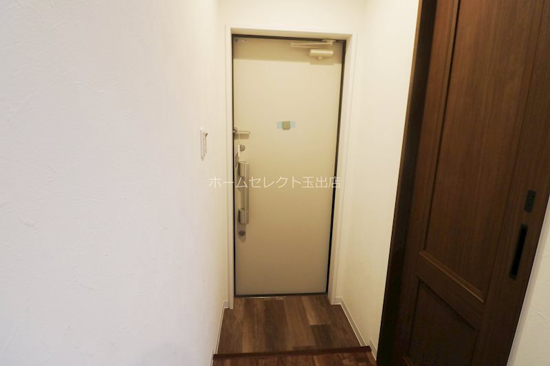 L.fino岸里WEST  玄関
