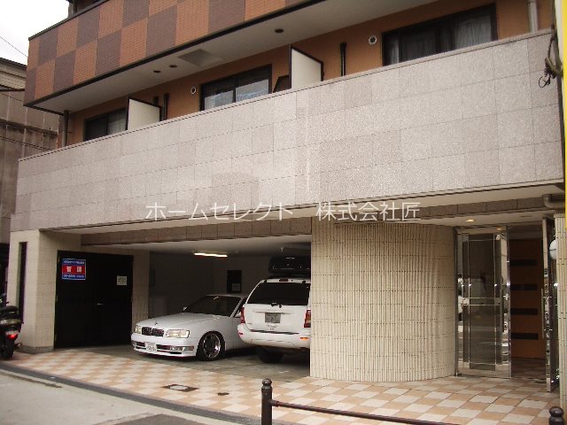 アースヒルズ 駐車場