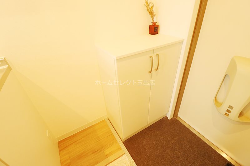 みおつくし岸里Ⅱ 玄関