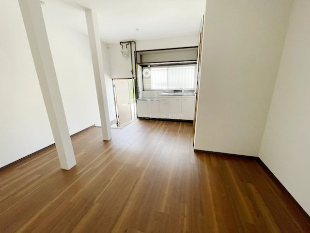 安立2丁目戸建 リビング