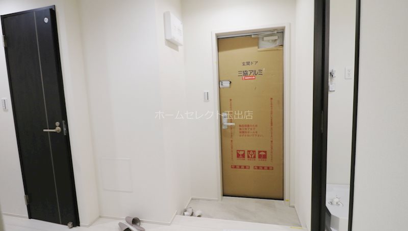 フジパレス加賀屋Ⅲ番館  玄関