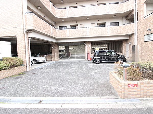 グランドハイツ天神ノ森 駐車場