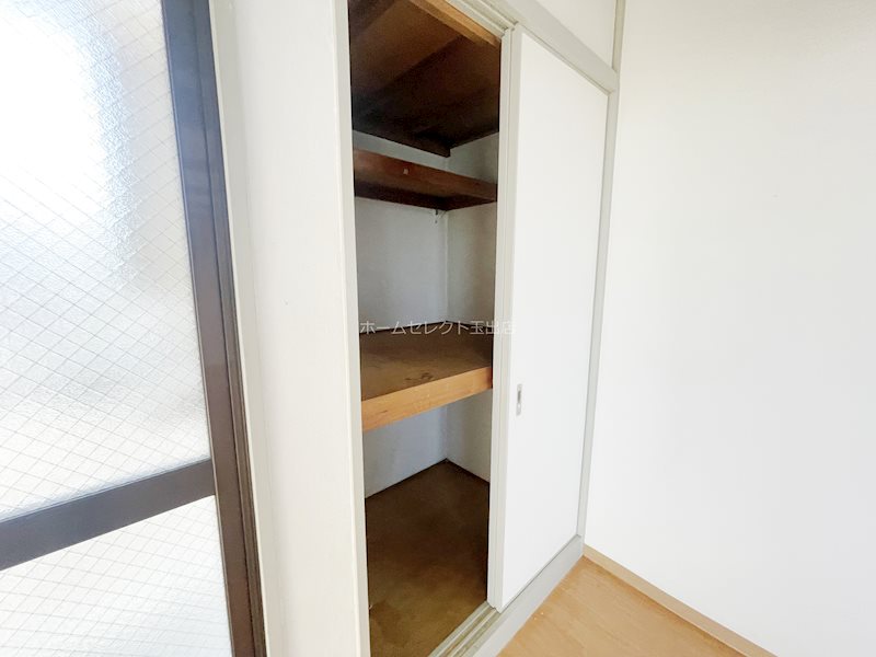 シャルム西加賀屋 収納