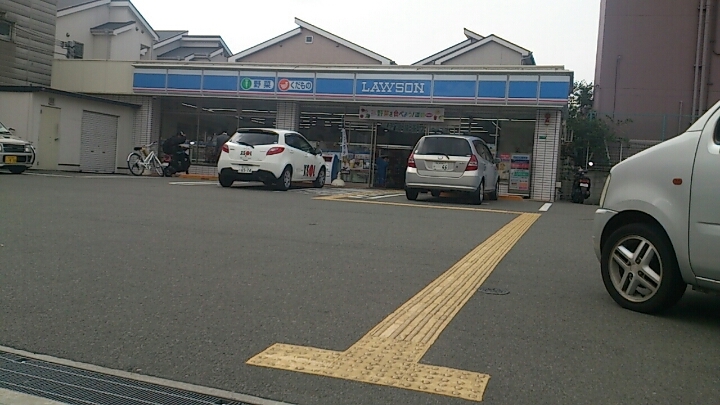 シャルム西加賀屋 コンビニ