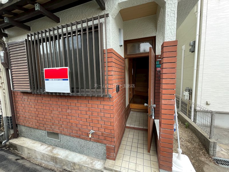 安立4丁目戸建賃貸 エントランス