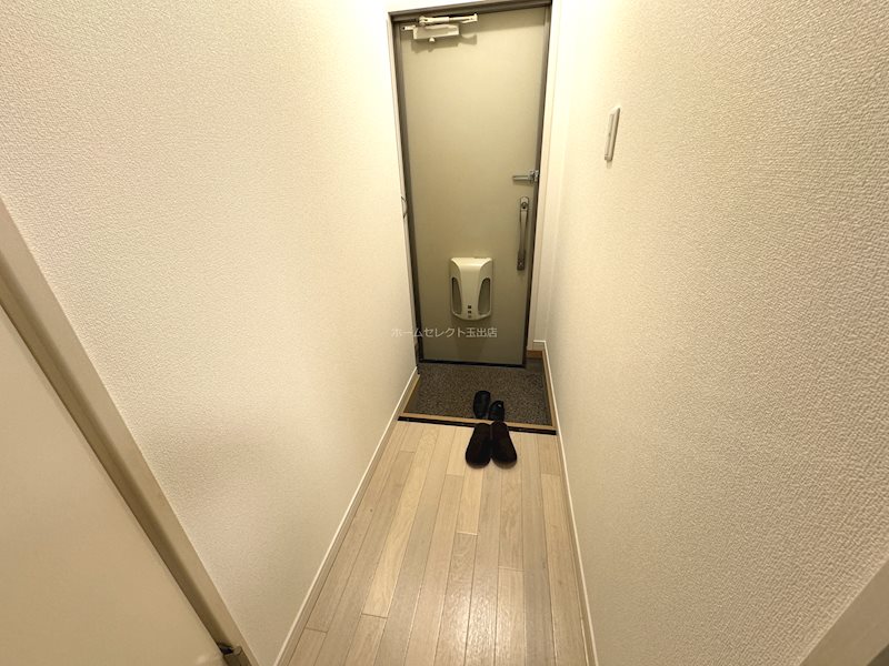 サイシンズ 玄関