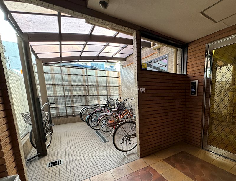 三研BLDアンビション大阪 駐車場