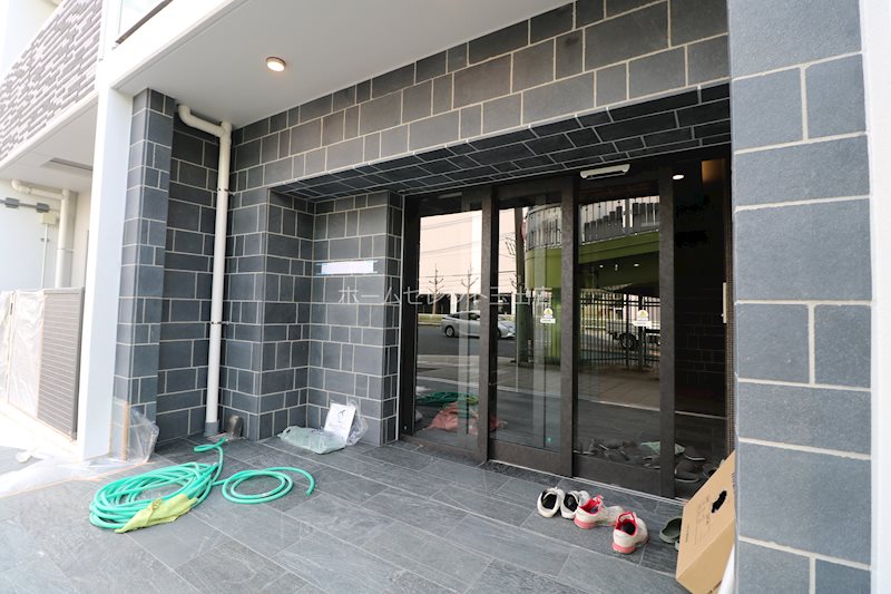 大阪府大阪市住之江区西加賀屋３丁目 エントランス