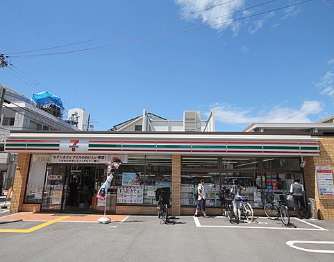 カワデンセントリックハイツ 銀行