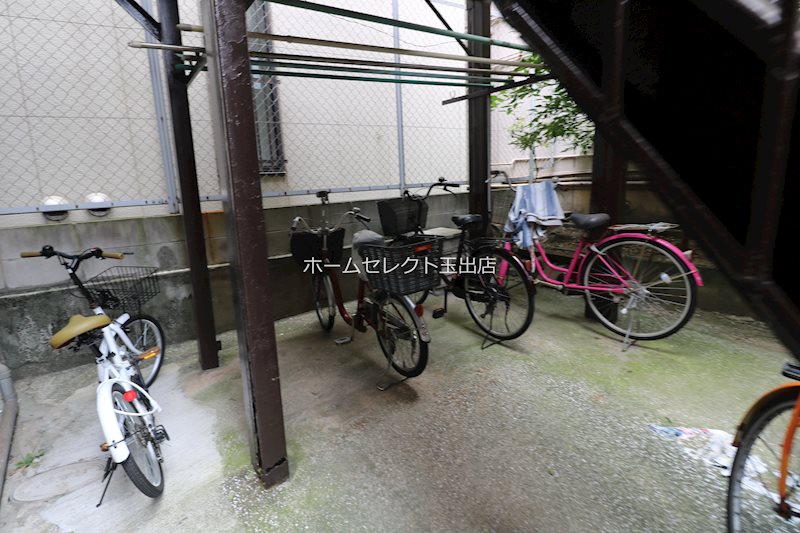 フラット東粉浜 駐車場