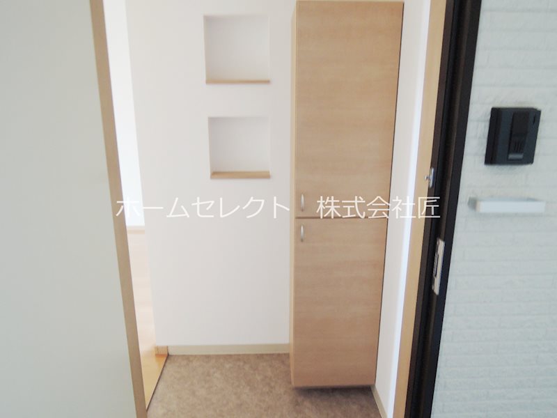 F maison AXIA VIII 玄関