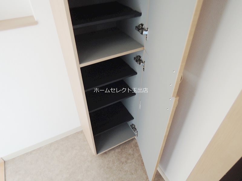 F maison AXIA VIII 玄関