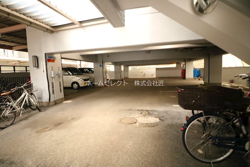 ラフィーヌ帝塚山 駐車場