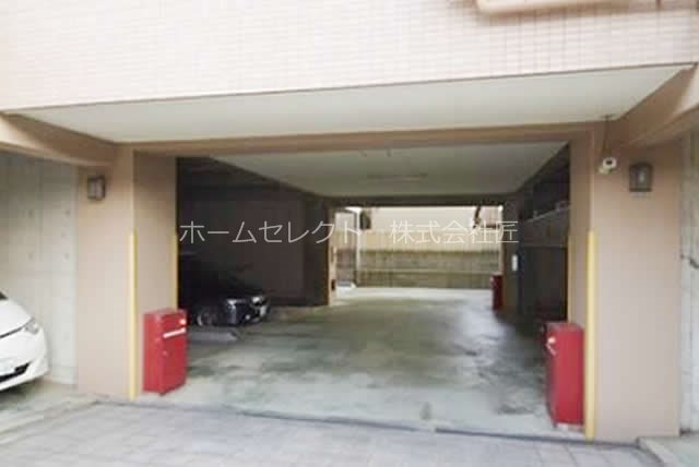 カワデンエミネンスハイツ 駐車場