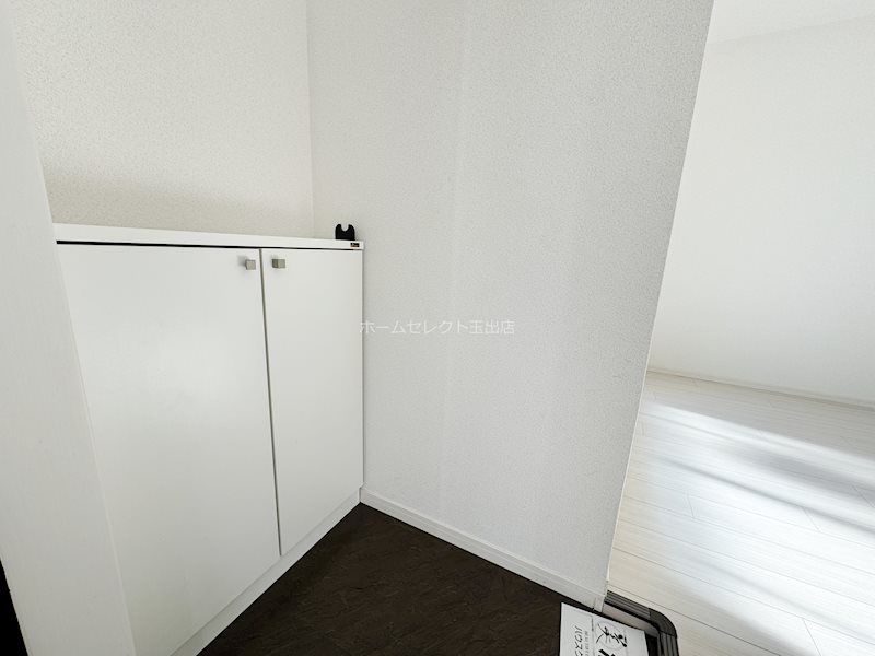 フレイランス中加賀屋 玄関