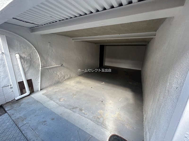 御崎2丁目貸家 駐車場