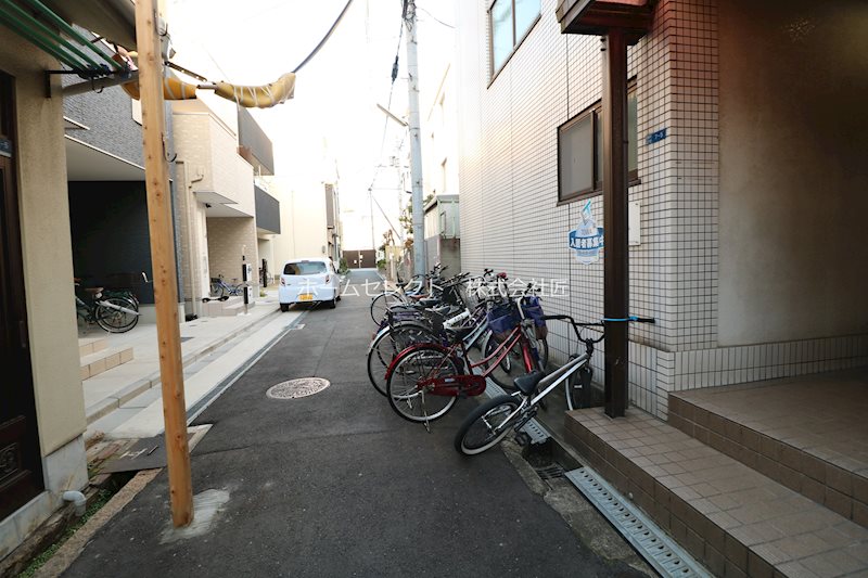 グレース岸里 駐車場