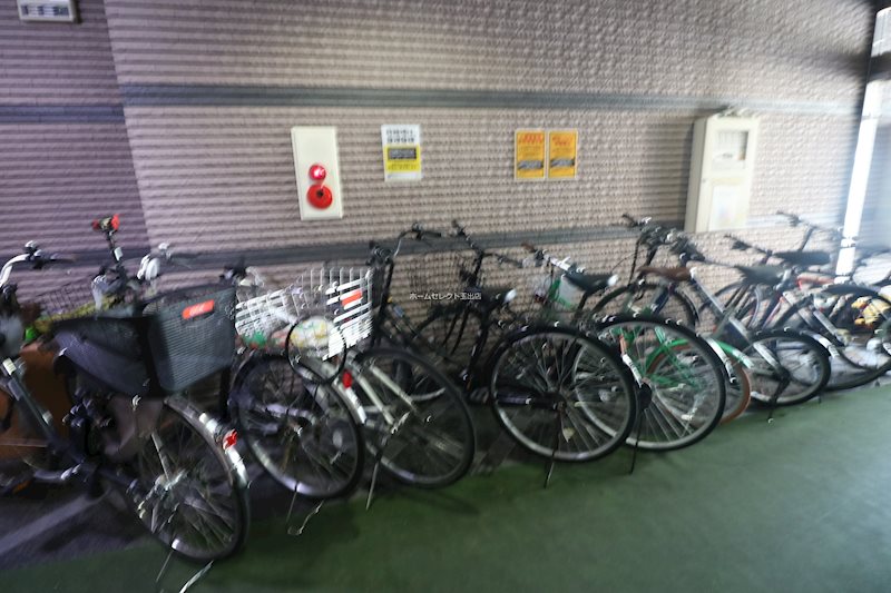 アレマーナ北加賀屋 駐車場
