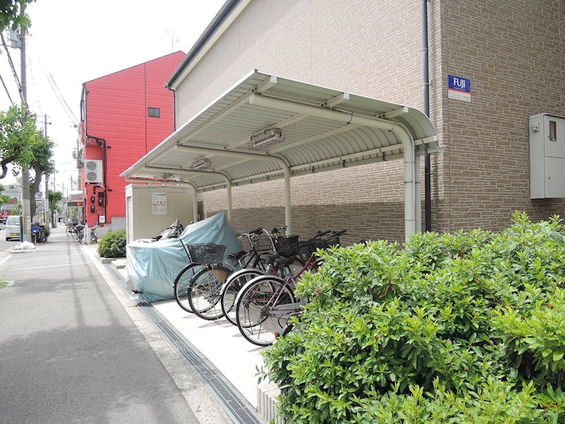 ラフィーネ北島Ⅱ番館 駐車場