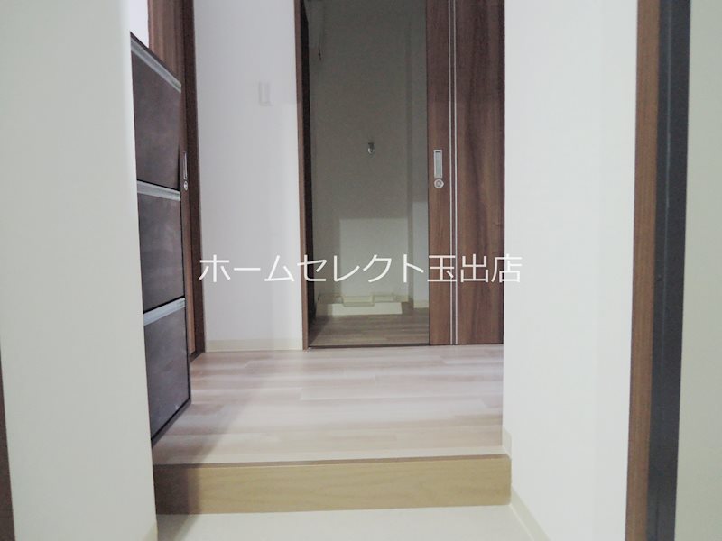 レクラン岸里東 玄関