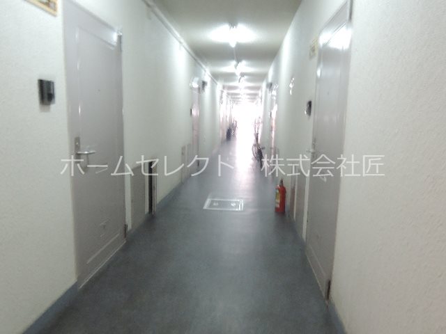 カモンコート岸里 ロビー