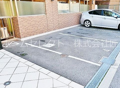 FDSamore 駐車場