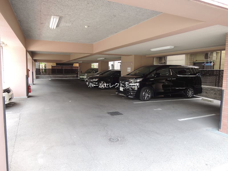 プレサンスフジ 駐車場