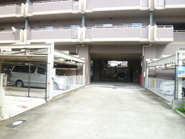南海ハイライズフラット天下茶屋 駐車場