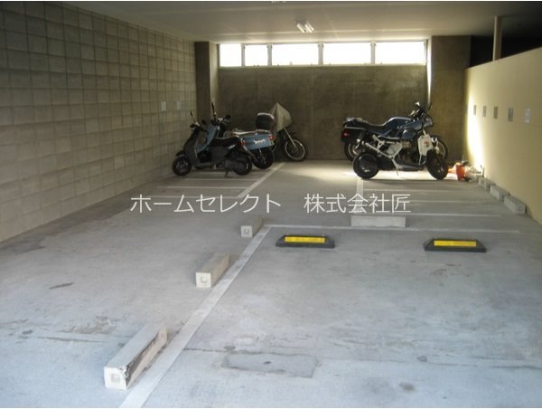 メゾンAメッツ 駐車場