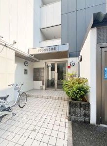 グランエクラ岸里 エントランス