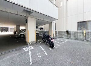 グランエクラ岸里 駐車場