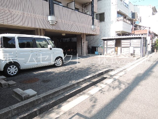 朝日プラザパレ・セーヌ 駐車場