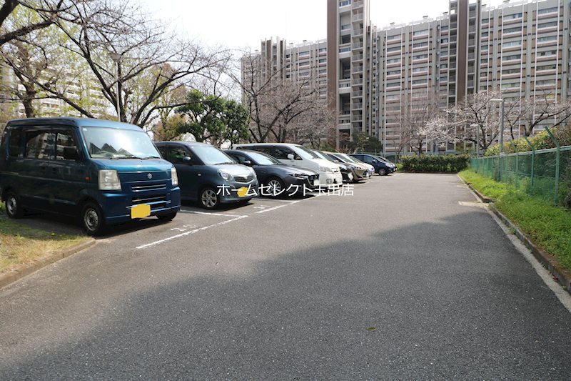 住吉団地10棟 駐車場