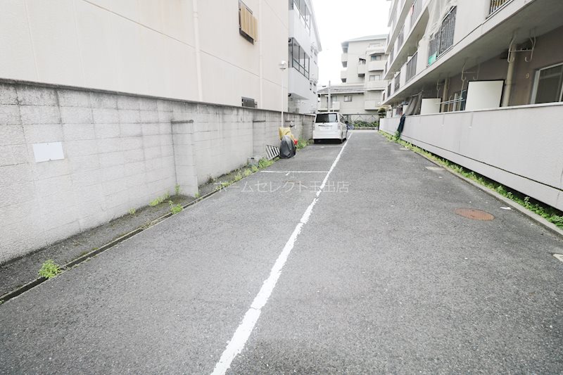 カワデンハイツⅢ 駐車場
