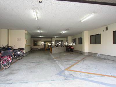 エクセレント川辺 駐車場