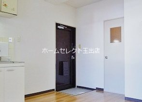 エクセレント川辺 玄関
