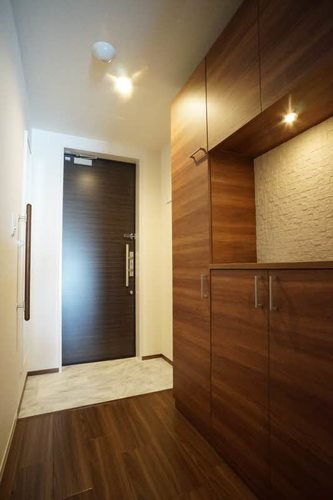 トワエモワ    玄関