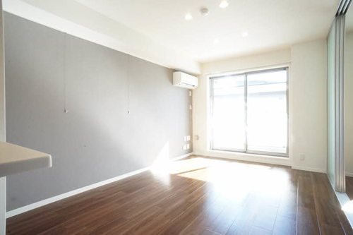 トワエモワ    リビング