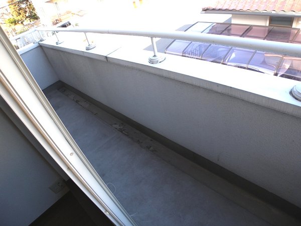 フェリース別所沼公園【別所沼公園まで徒歩１分と住環境良好♪】  ベランダ