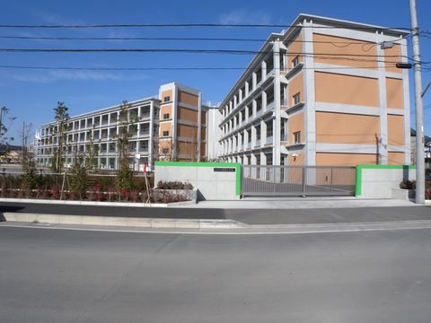 エペリ・メゾン 小学校