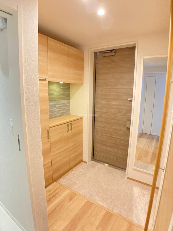 エペリ・メゾン 玄関