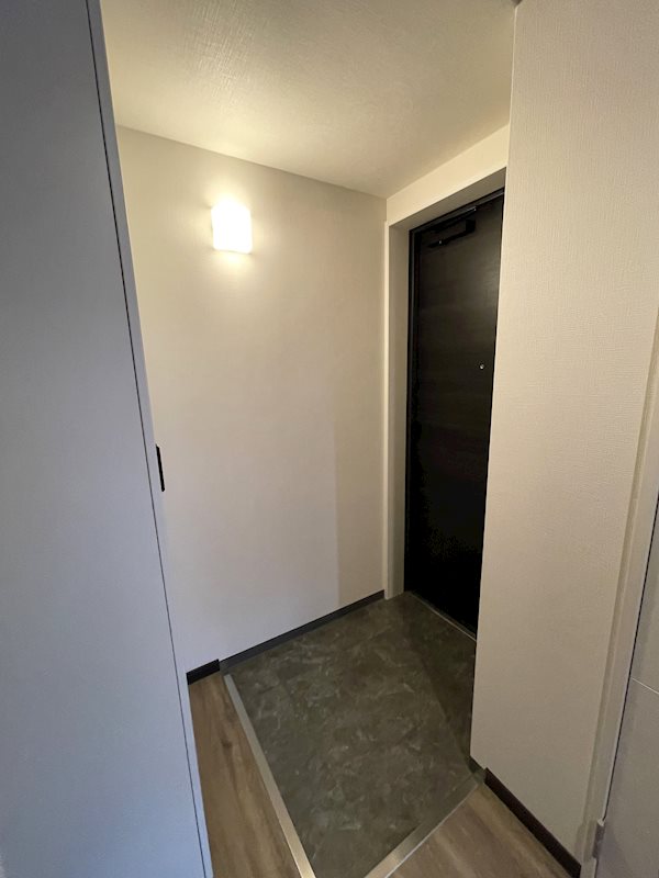 モンターナ南浦和 玄関