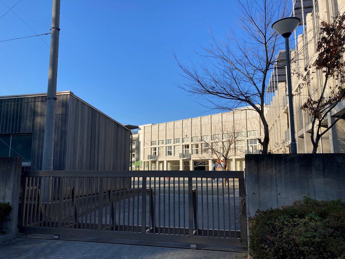 Shining Hills 小学校