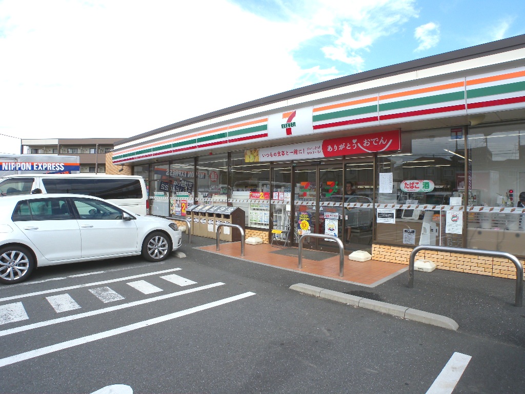 ラ　ベルヴィ コンビニ